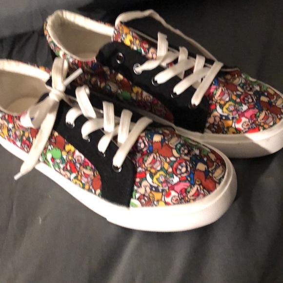 Super Mario sneakers - Picture 2 of 4